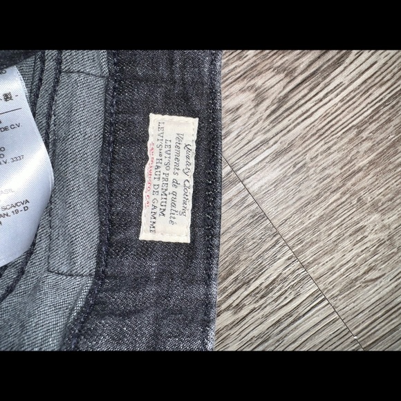 Levi’s Denim (stretchy) 30x32 - Picture 3 of 4